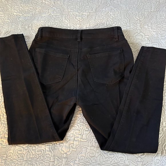 Women's Skinny black D. Jeans - size 12? Or smaller? - NWT - Picture 3 of 4